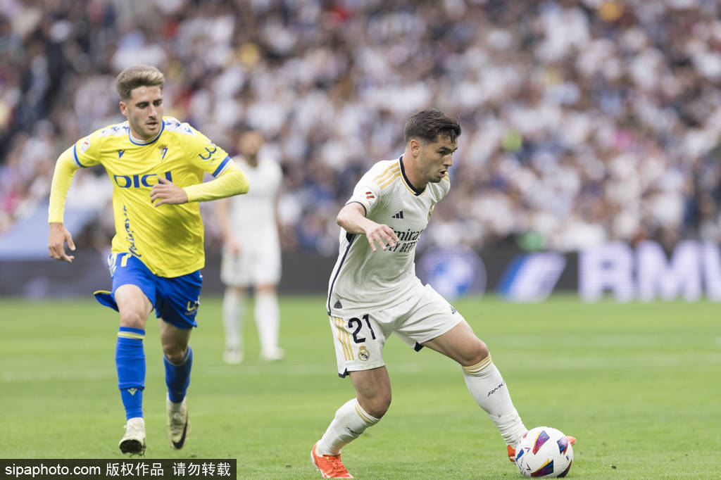 这位年轻小 这位年轻小